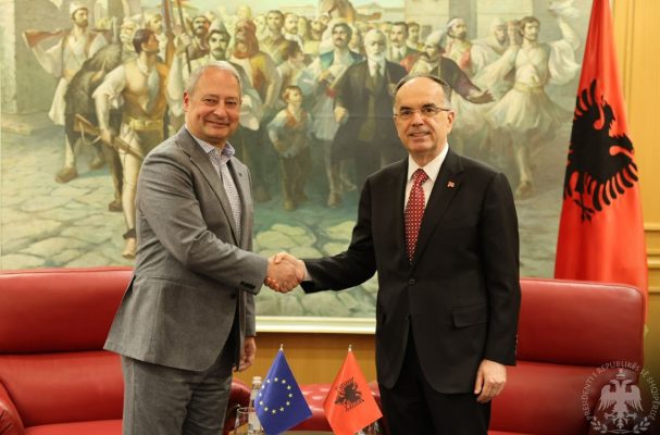 Presidenti Begaj pret raportuesin për Shqipërinë në Parlamentin Evropian Presidenti Begaj pret raportuesin për Shqipërinë në Parlamentin Evropian