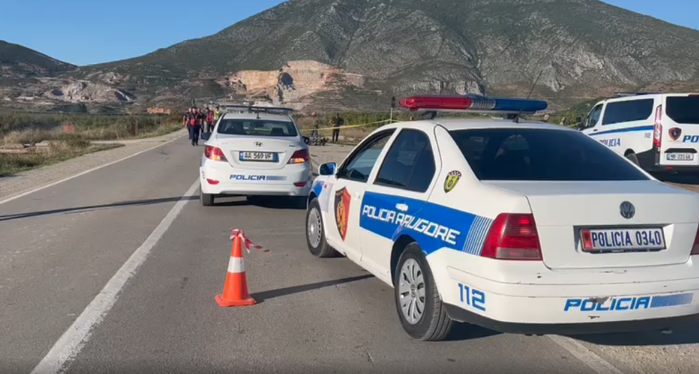 Humbi kontrollin e motorit dhe u përplas me barrierat anësore  në gjendje të rëndë një person në Korçë
