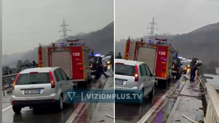 Aksident i rëndë në Vaun e Dejës, makina përfundon në ujë, shpëtojnë mrekullisht dy persona Aksident i rëndë në Vaun e Dejës, makina përfundon në ujë, shpëtojnë mrekullisht dy persona