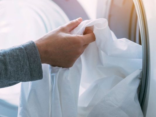 A është më e mirë soda e bukës apo perkarbonati për larjen e rrobave?