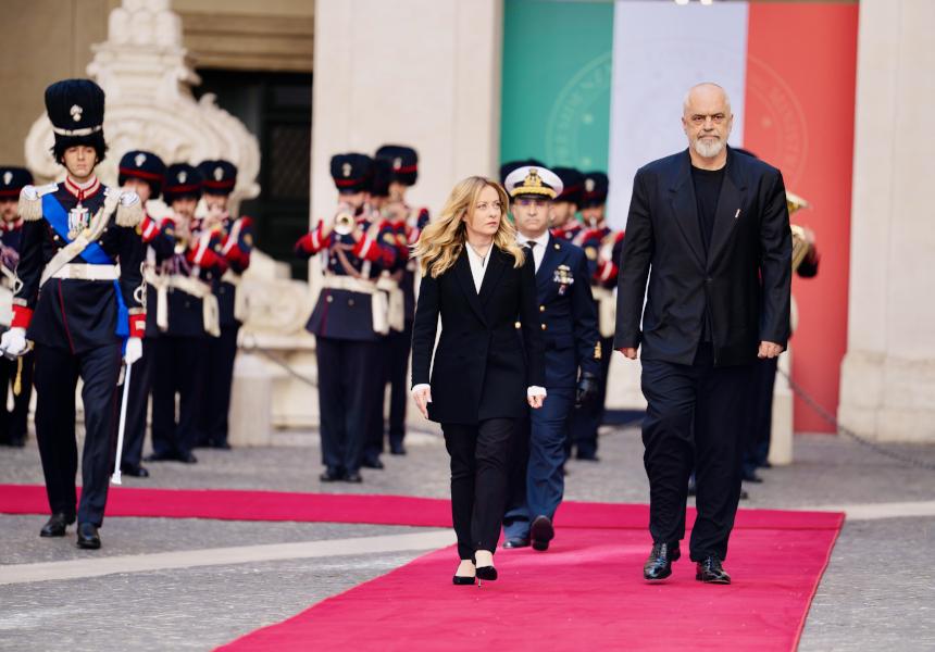 Meloni reagon pas takimit me Ramën  rikonfirmon partneritetin me Shqipërinë  Forcojmë bashkëpunimin mes dy vendeve