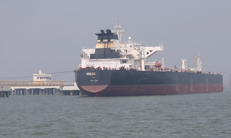 Ngushtica e Hormuzit mbyllet sërish  rriten tensionet mes Iranit dhe SHBA së  çfarë po ndodh