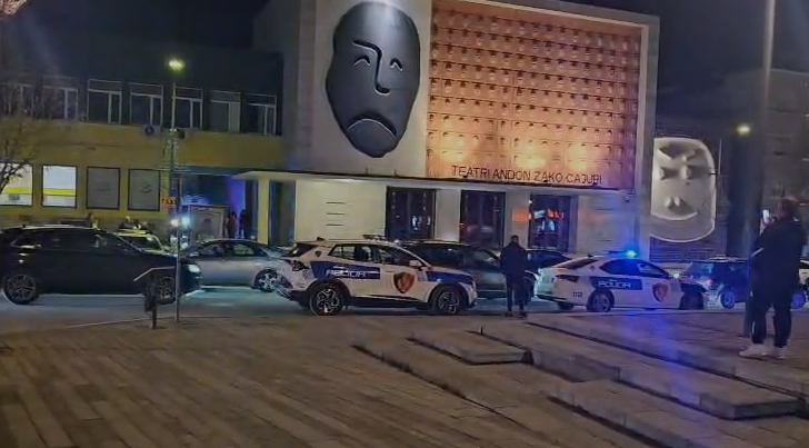 E rëndë në Korçë  65 vjeçarja bie nga shkallët e pallatit  dërgohet në spital në gjendje të rëndë