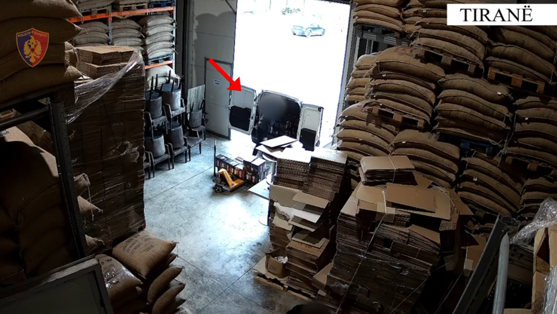 Tiranë  Vodhën 40 000 kg kafe në vendin e punës  vihen në pranga 2 magazinierë  EMRAT 