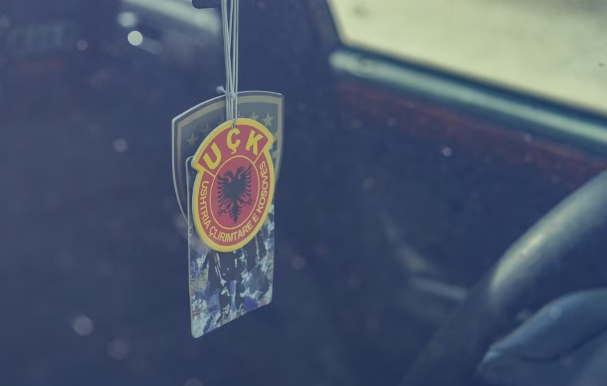 Veterani i UÇK së mbërrin në Kosovë pas lirimit nga paraburgimi në Serbi