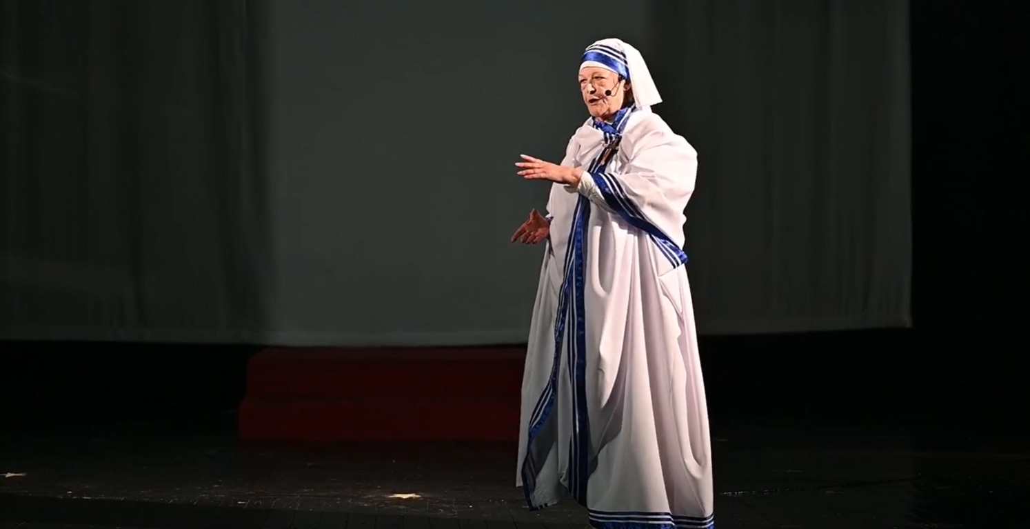 Monodramë për Nënë Terezën  vepra nga regjisori Gëzim Kame dhe aktorja Justina Aliaj