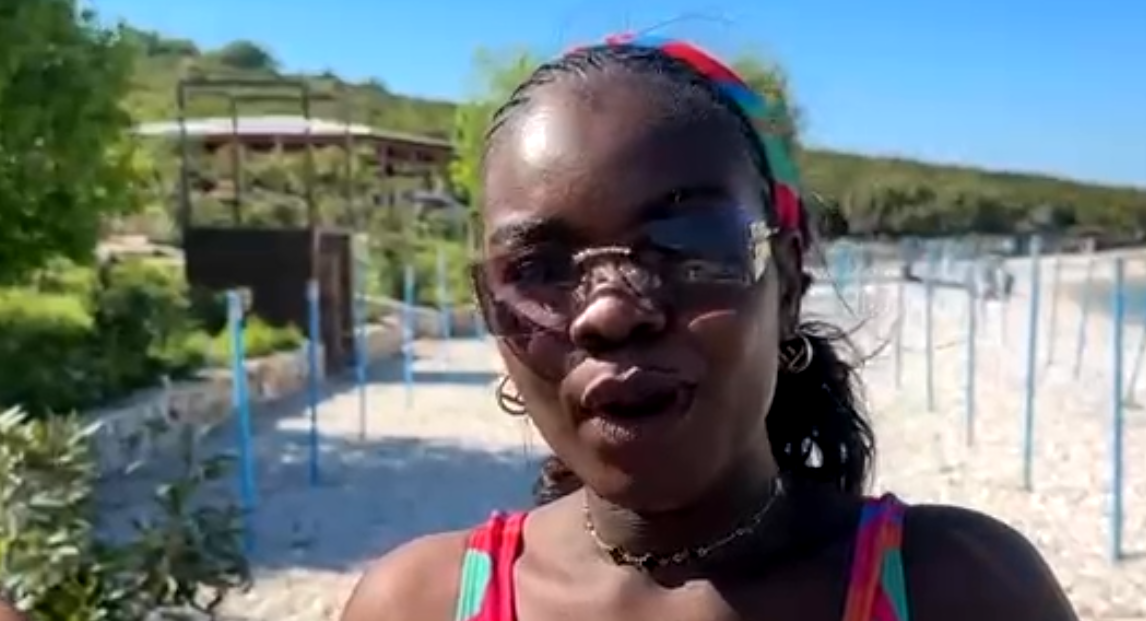 Turistë në plazhet e Karaburunit  gjithnjë e më shumë të huaj vizitojnë Gjirin e Vlorës