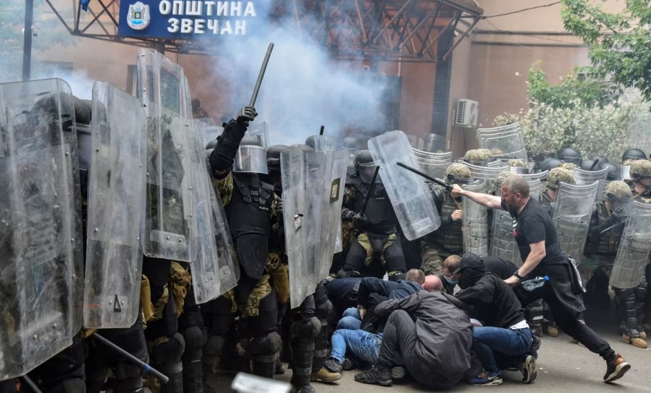 Një person dënohet me dy vjet burgim për sulmin ndaj KFOR it dhe Policisë në Zveçan