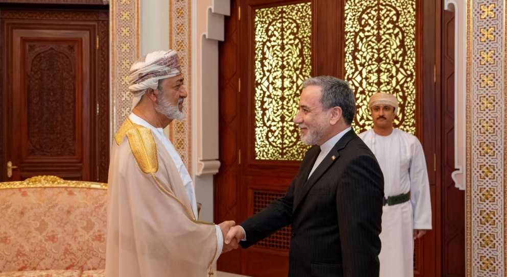 Ministri i Jashtëm iranian zhvillon bisedime në Oman  pasi SHBA ja e anuloi udhëtimin në Pakistan