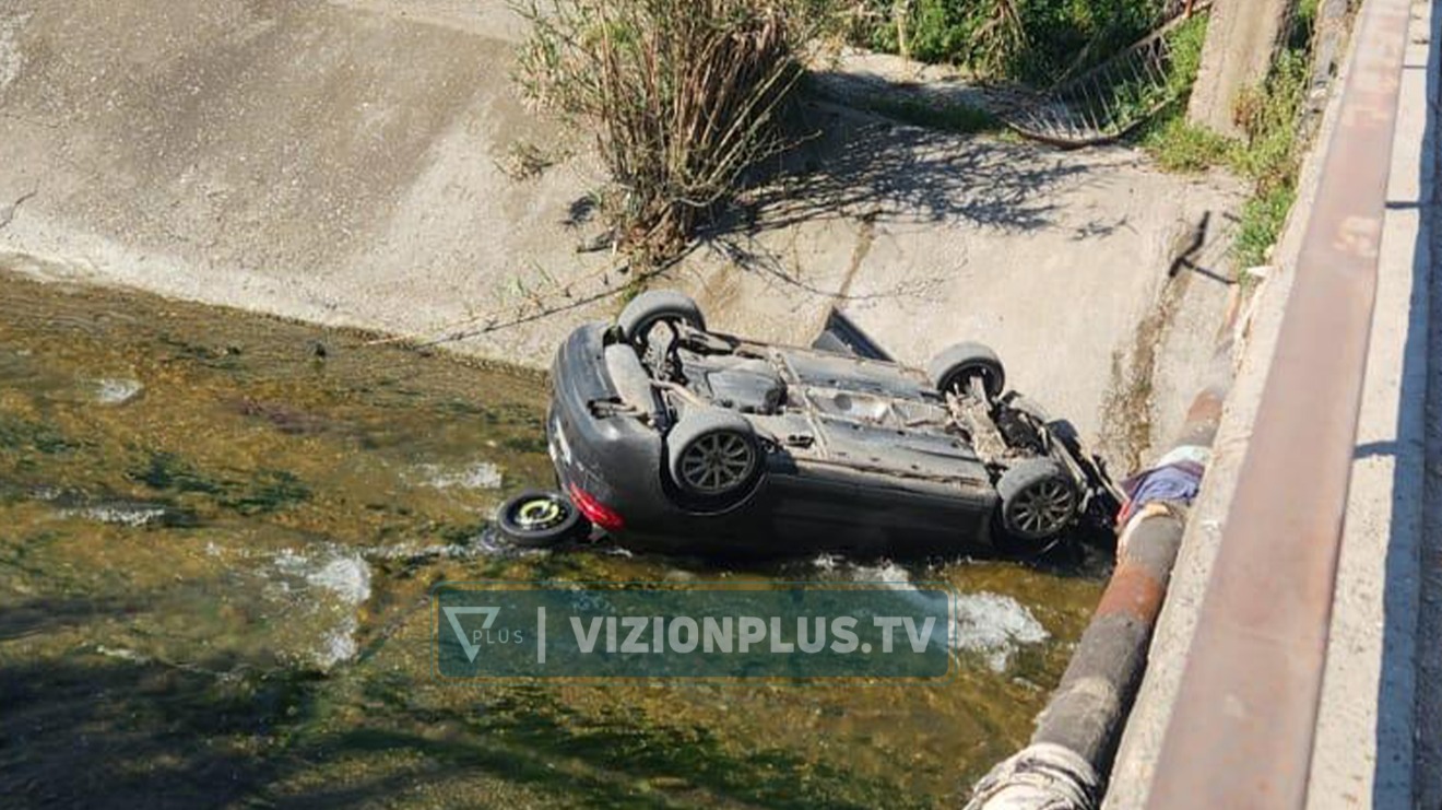 Aksident në Elbasan  makina përfundon përmbys në përroin e Zaranikës