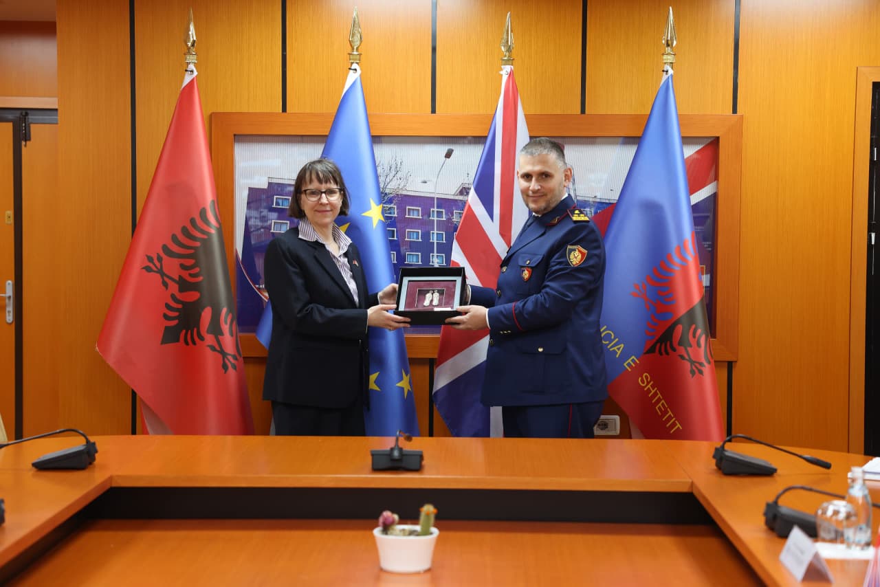 Kreu i Policisë së Shtetit  Hita takon zv ambasadoren britanike  Model suksesi kundër emigracionit të paligjshëm  bashkëpunimi shtrihet në fronte të reja kundër krimit