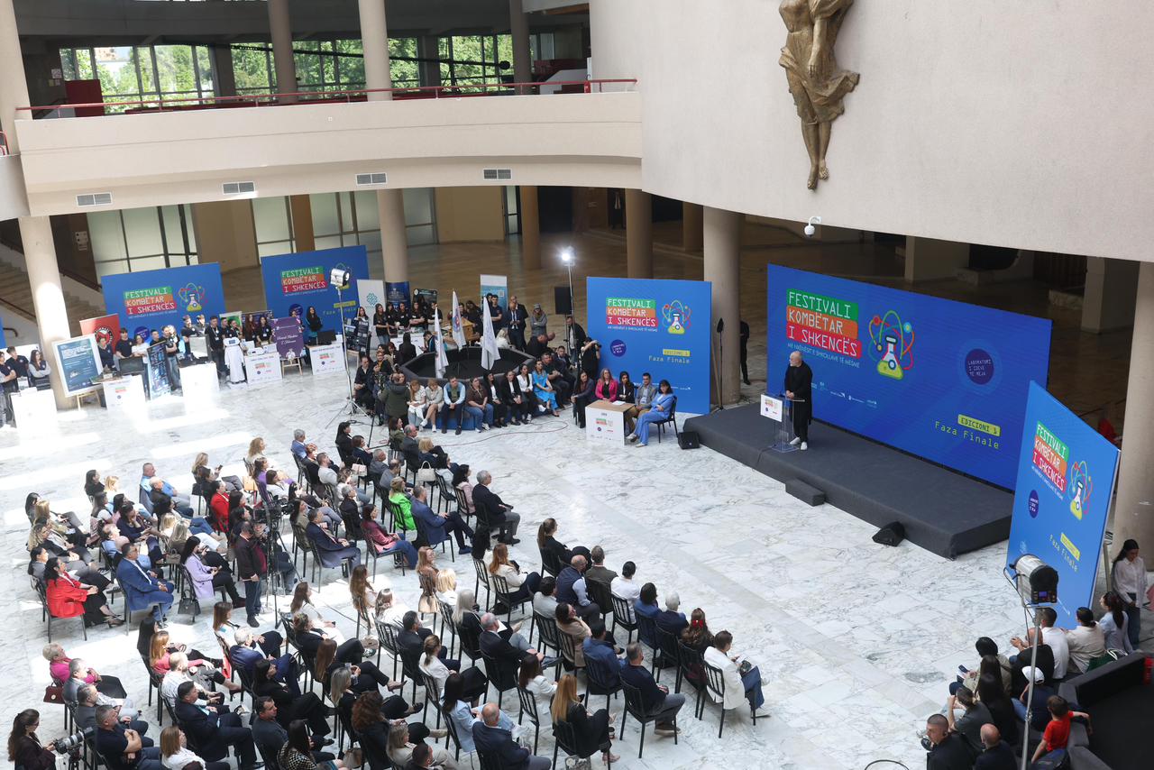 festivali-kombetar-i-shkences-cmimin-e-pare-e-fitojne-nxenesit-e-shkolles-se-mesme-zhani-ciko-ne-patos