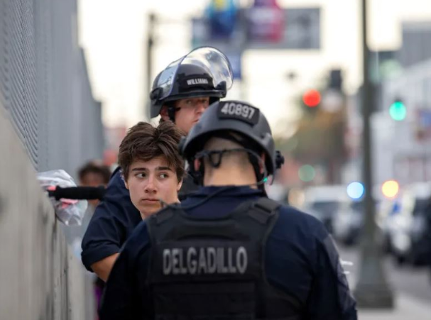 Arrestohen 3 persona në Londër  pasi tentuan t i vinin zjarrin një televizioni në gjuhën iraniane