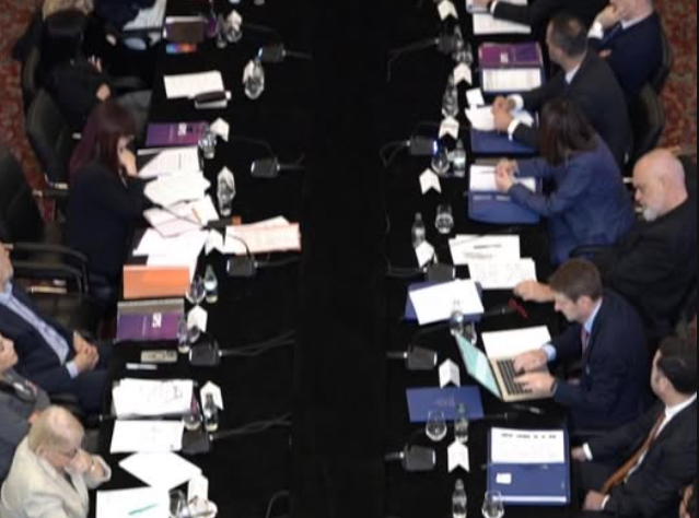 Mbledhja e përbashkët e qeverisë dhe grupit parlamentar të PS  Rama jep detaje mbi diskutimet