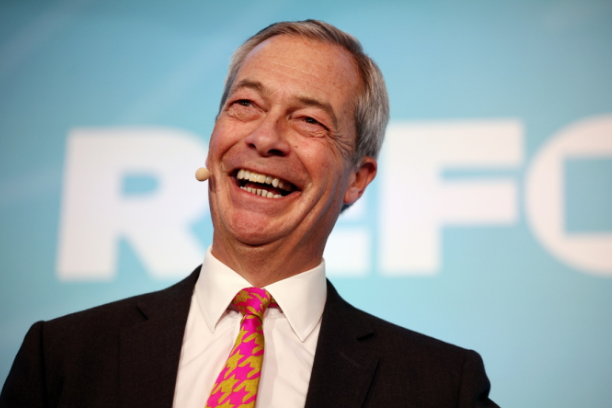 Lideri i së djathtës britanik nën akuza për fshehje donacionesh 