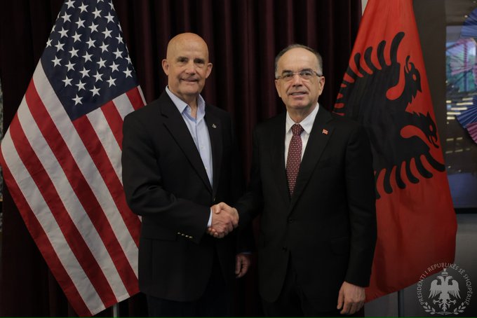 Presidenti Begaj takohet me kongresmenin amerikan  Keith Self