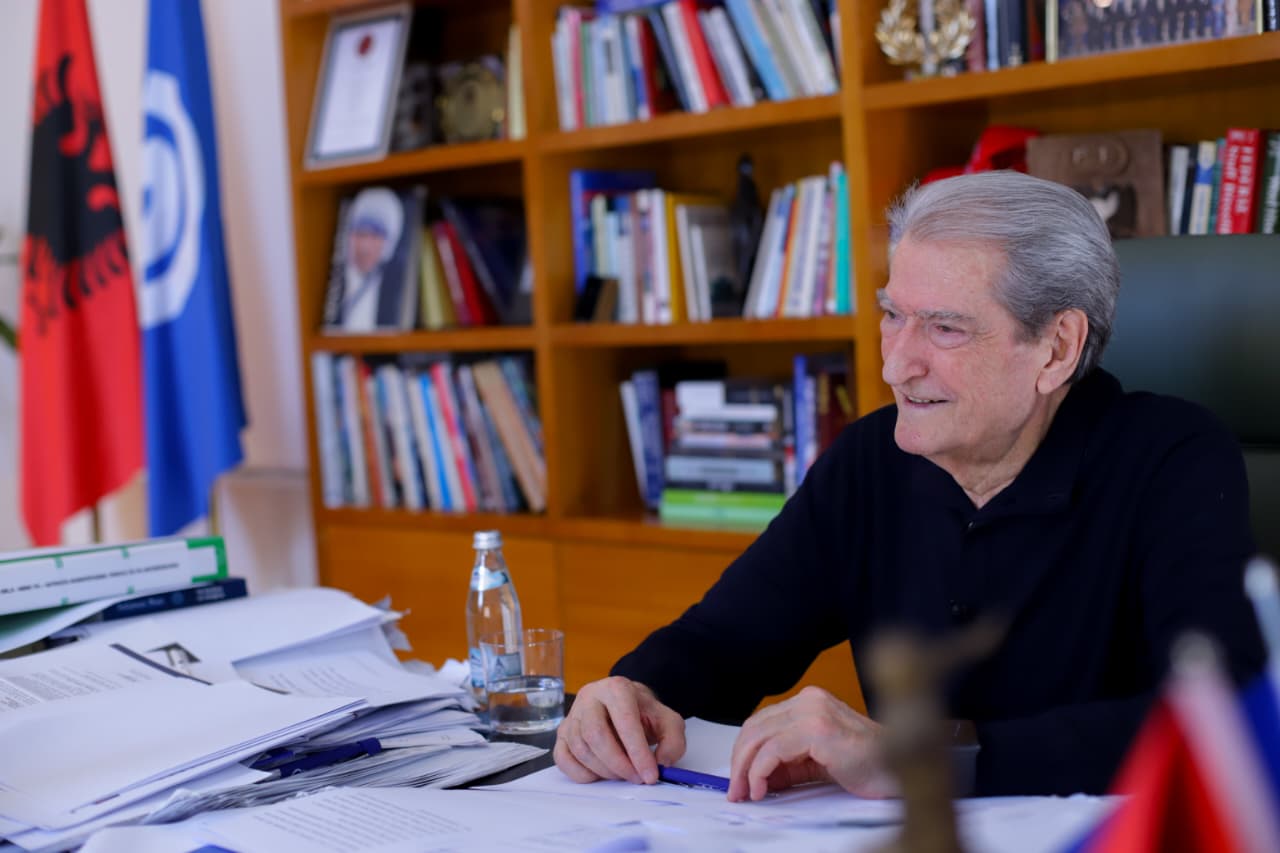  Nuk heqim dorë nga protestat   Berisha akuzon policinë për dhunë ndaj protestuesve