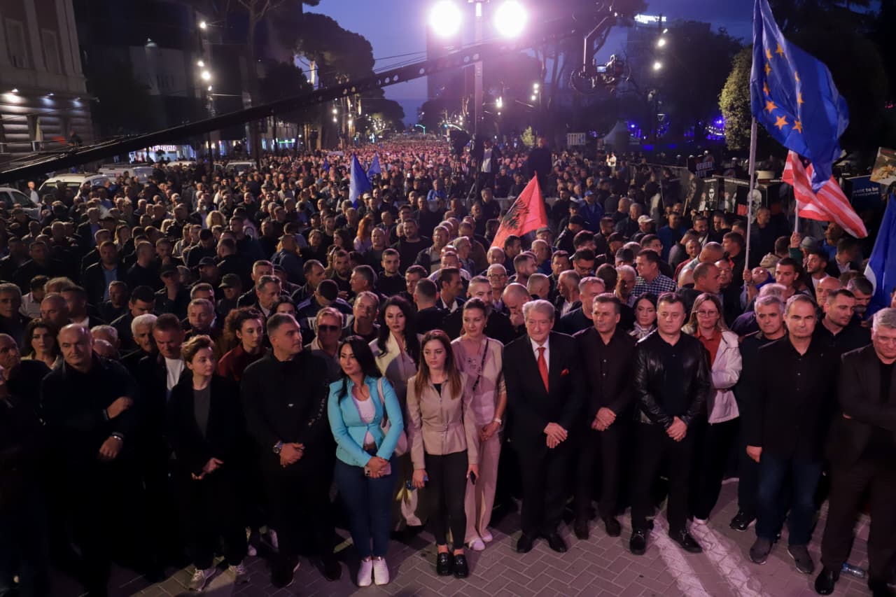 Protesta e opozitës  22 të shoqëruar  11 të arrestuar