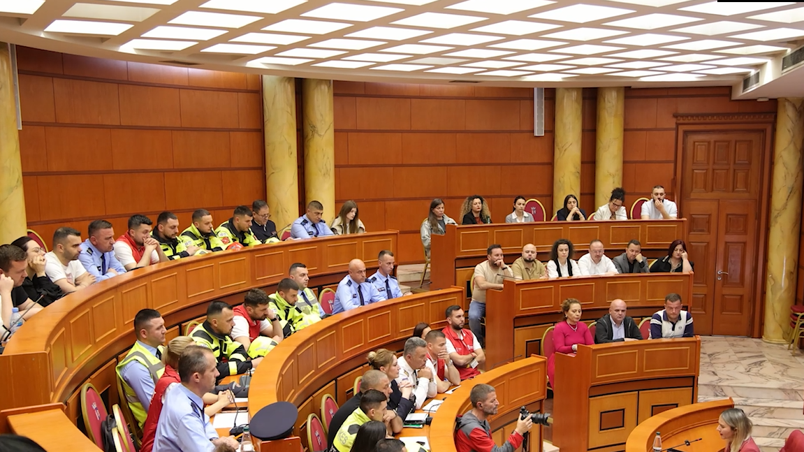 Ristani mbledh strukturat  njofton aksionin për sigurinë ndaj zjarrit  Kontrolle për të gjitha objektet me leje nga Bashkia e Tiranës