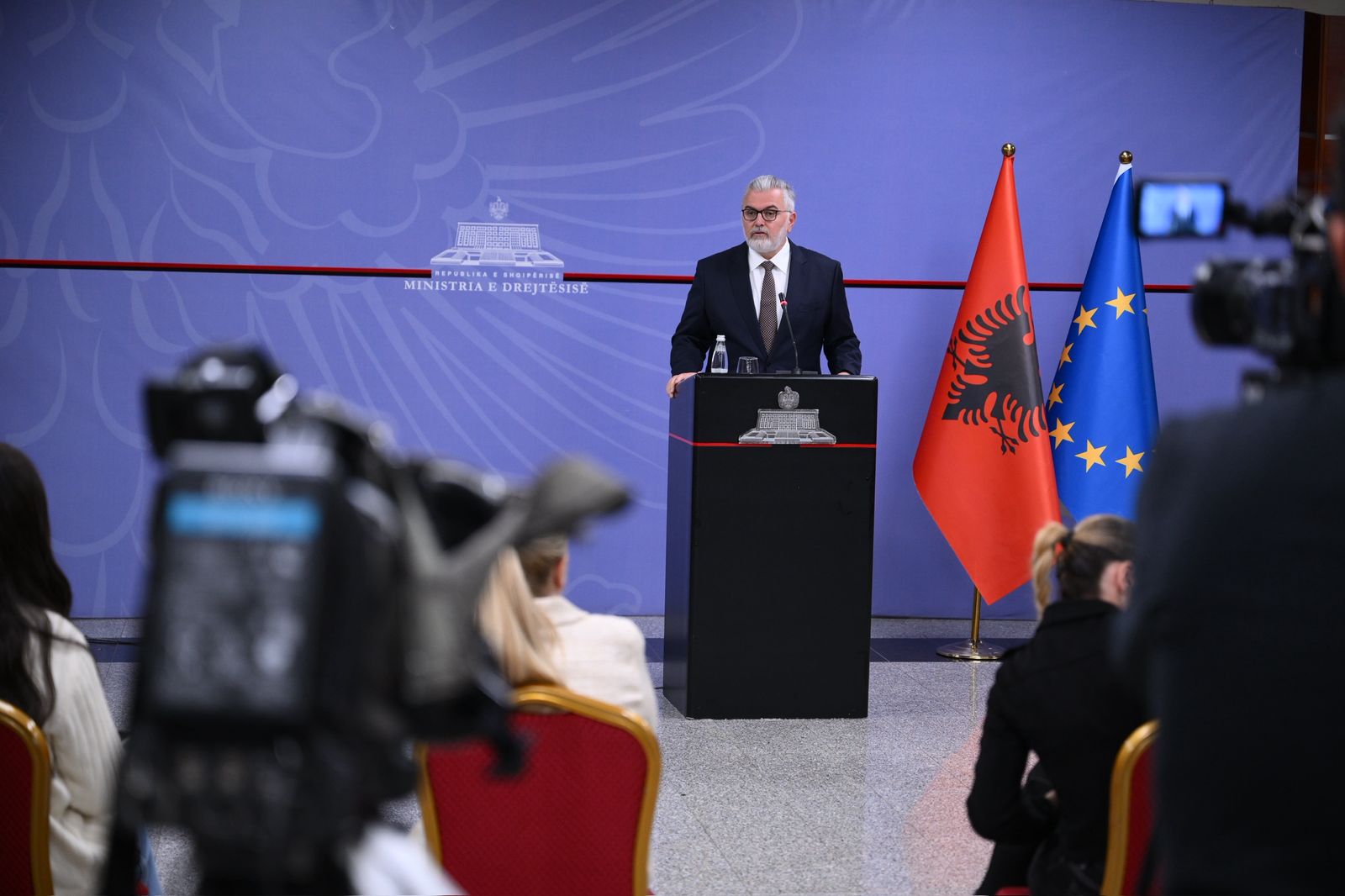 Kodi i ri Penal drejt fundit  Gogu  Do ta konsultojmë me ndërkombëarët   Amnistia  është në Parlament