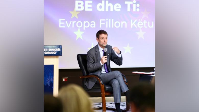 Ministri Hoxha në Ditën e Europës  Shqipëria mbetet e përkushtuar ndaj rrugës europiane 