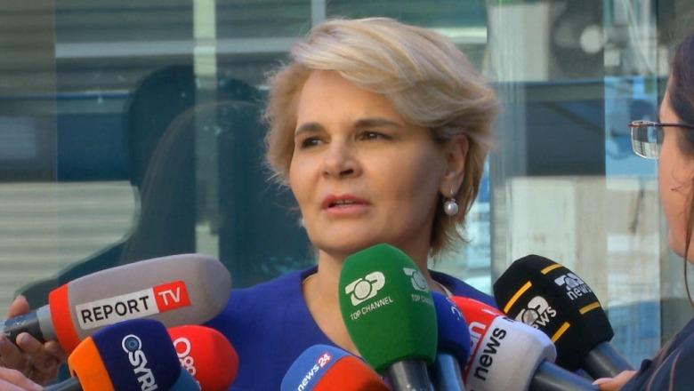  Meta është në  top formë   i kishin çuar kostumin e gabuar   Kryemadhi pas seancës në GJKKO  Dosja jonë  politike 