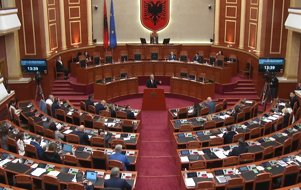 qeveria-mbron-bordin-e-naftes-pd-taksat-mbi-karburantet-po-rendojne-qytetaret