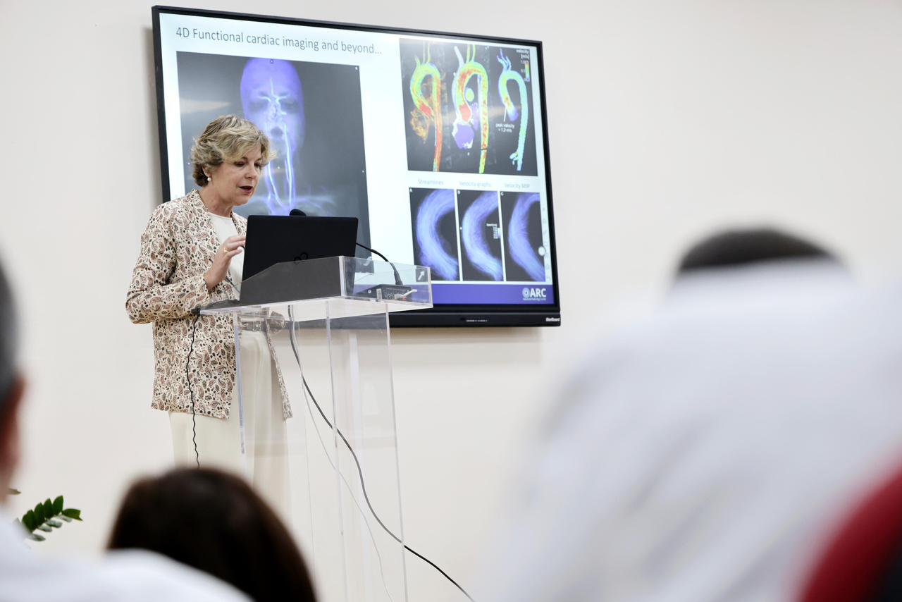 Ministrja Sala me studentët e mjekësisë  Inteligjenca Artificiale një aleat i ri në diagnostikë