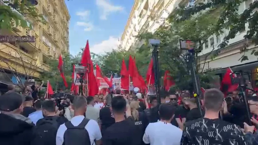 Zgjati rreth dy orë  përfundon protesta e studentëve shqiptarë në Shkup