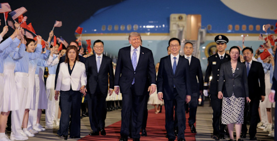Trump arrin në Pekin  pritet nga zëvendëspresidenti Han Zheng
