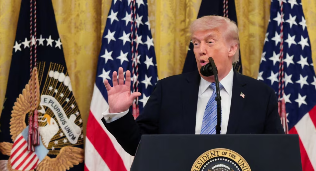 Trump thotë se do ta pezullojë operacionin për shoqërimin e anijeve në Ngushticën e Hormuzit