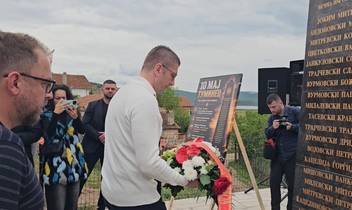 Mickoski nderon dëshmorët  kryeministri i Maqedonisë së Veriut  në Kallamas  Është koha për bashkim