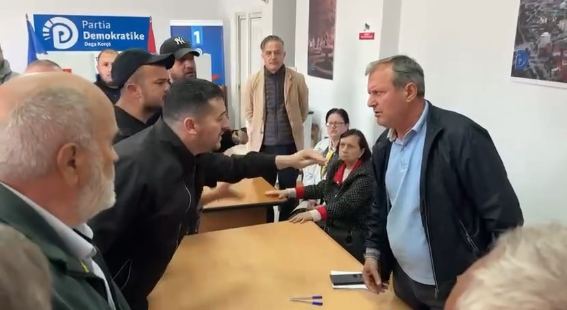 Vijojnë debatet në PD e Korçës  procesi i votimit shtyhet dy herë  çfarë po ndodh
