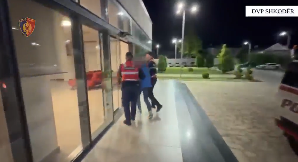 Qarkullonte i armatosur  arrestohet 19 vjeçari shkodran  policia i sekuestron pistoletën dhe një thikë