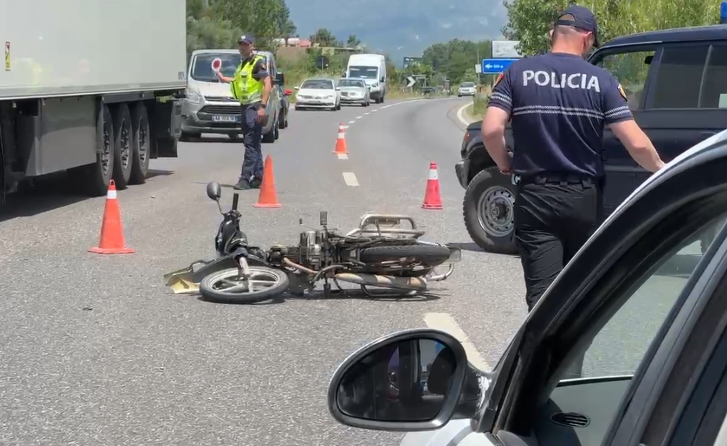 Aksident në aksin Lezhë Shkodër  plagoset drejtuesi i motorit