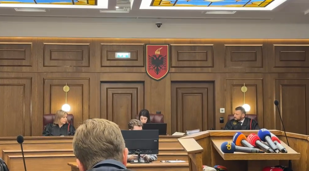 gjykata-pezullon-afatet-per-veliajn-shkak-zvarritja-e-seancave-mbrojtja-e-kryebashkiakut-kundershton