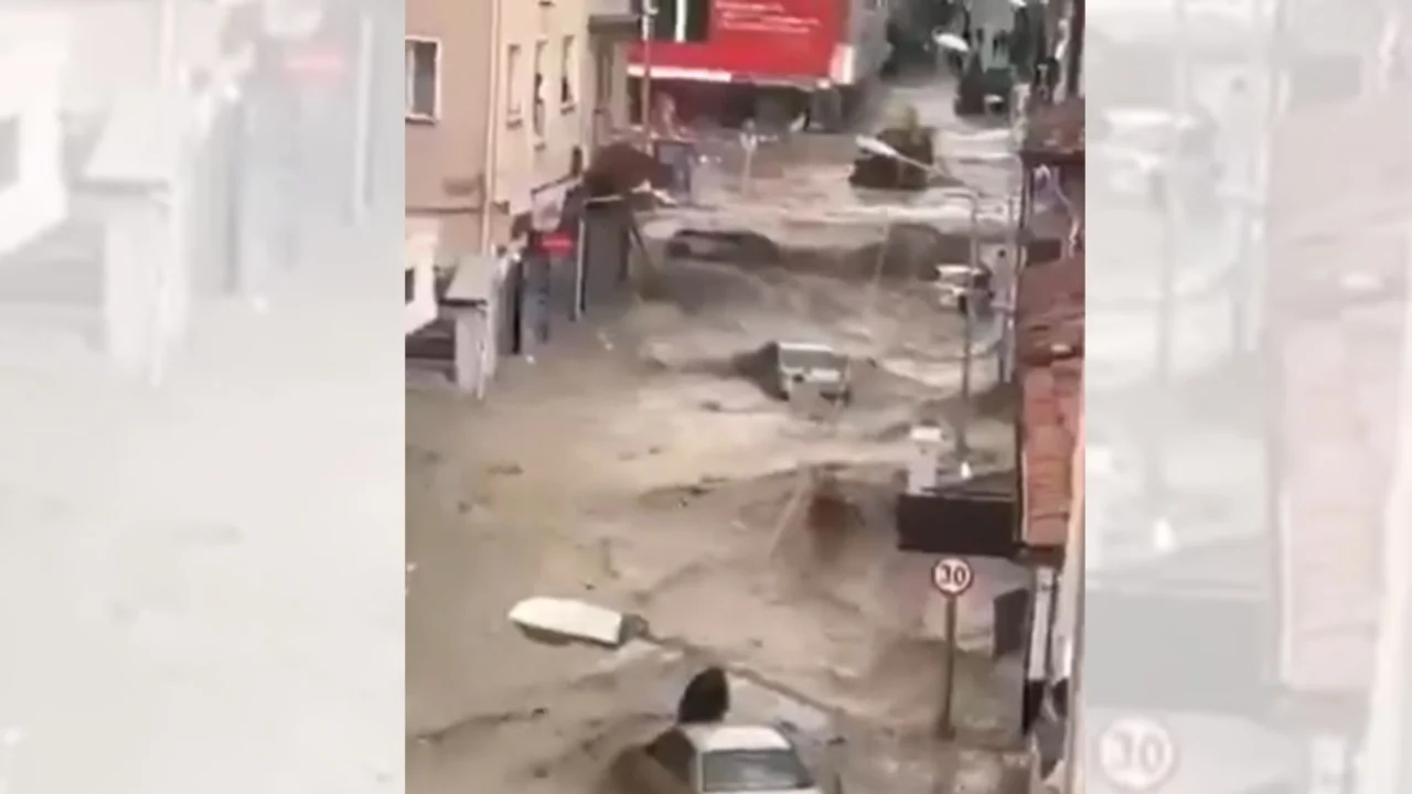 Përmbytje të mëdha në Turqi  12 të plagosur nga shirat e rrëmbyeshëm
