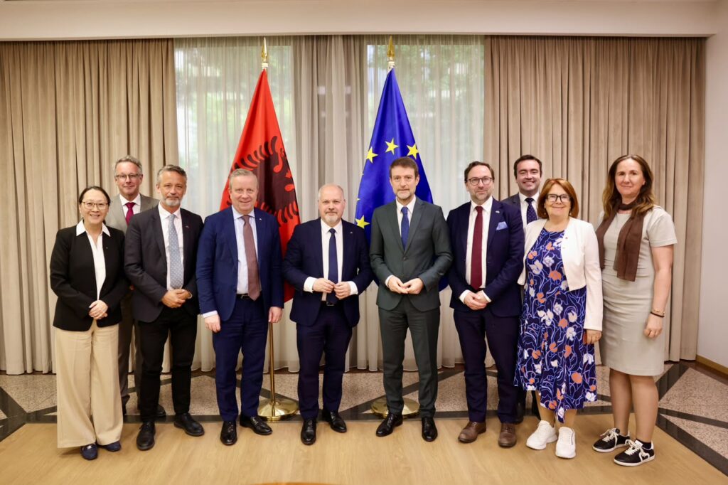 hoxha-pret-delegacionin-suedez-te-forcojme-partneritetin-strategjik-drejt-nje-europe-me-te-bashkuar