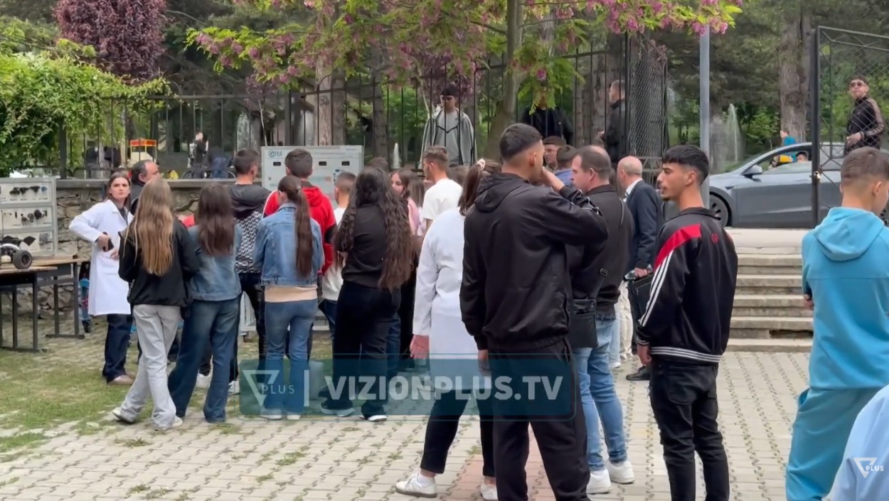 renie-e-theksuar-studentesh-universitetet-tani-po-mbahen-nga-vajzat