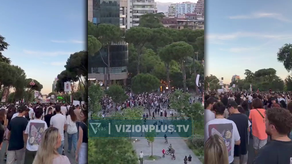 Protestë në Tiranë  qytetarët  bashkohen  para Kryeministrisë pas incidentit në Zvërnec