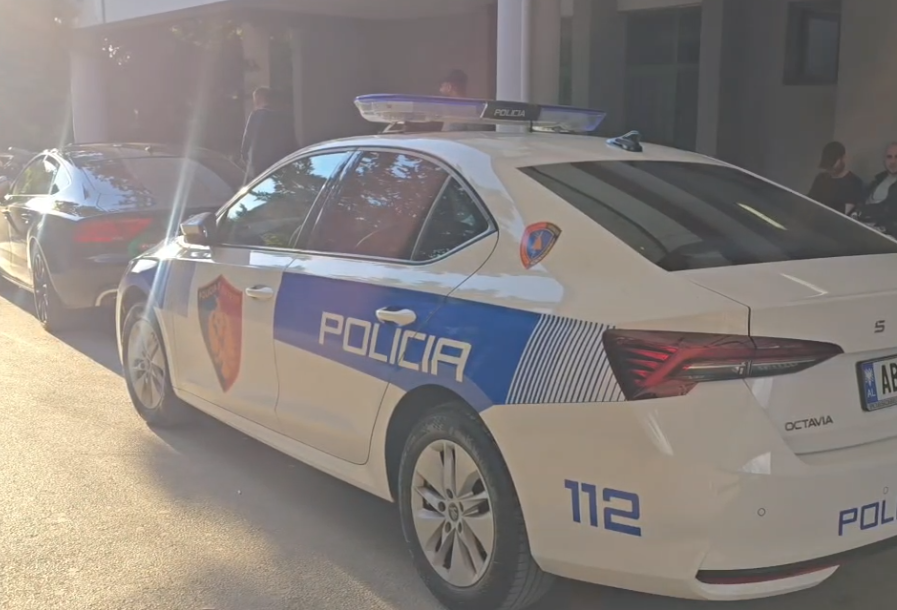 Plagosje me thikë në Korçë  23 vjeçari përfundon në spital