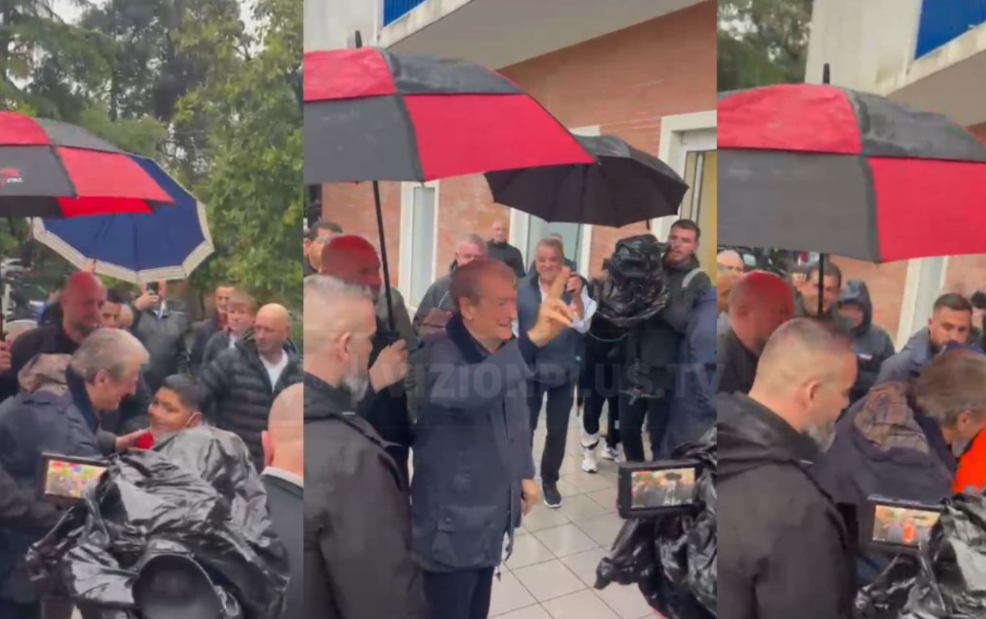 Protesta e PD  Sali Berisha mbërrin në selinë blu