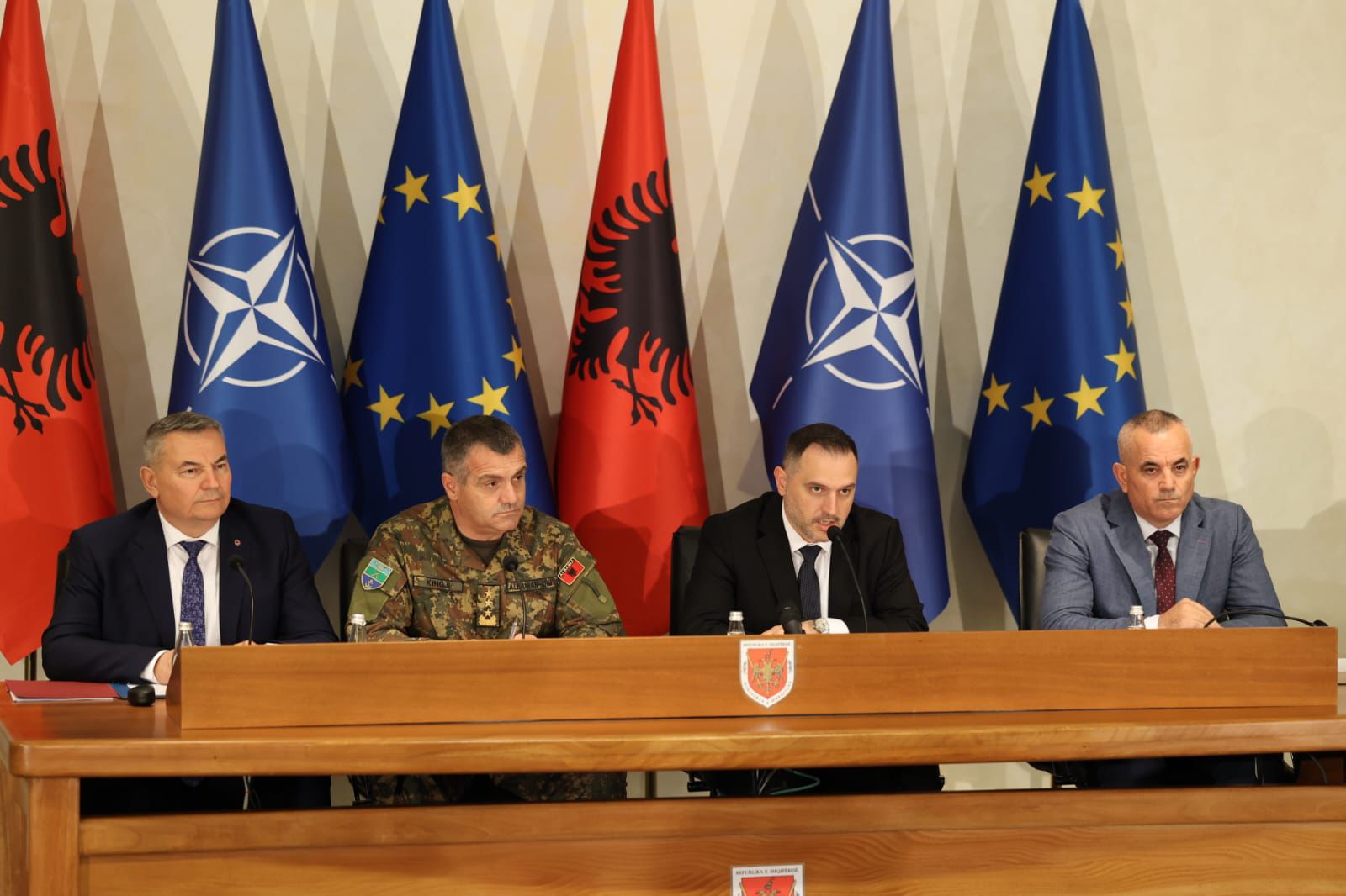 Ministri Nufi prezanton prioritetet strategjike të mbrojtjes  Fokusi në modernizimin dhe Industrinë e Mbrojtjes