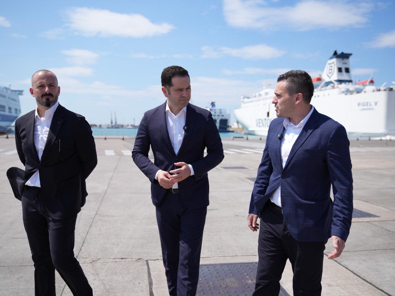 Masa shtesë për fluksin e turistëve  punonjësit e doganës në Portin e Durrësit me kamera trupi