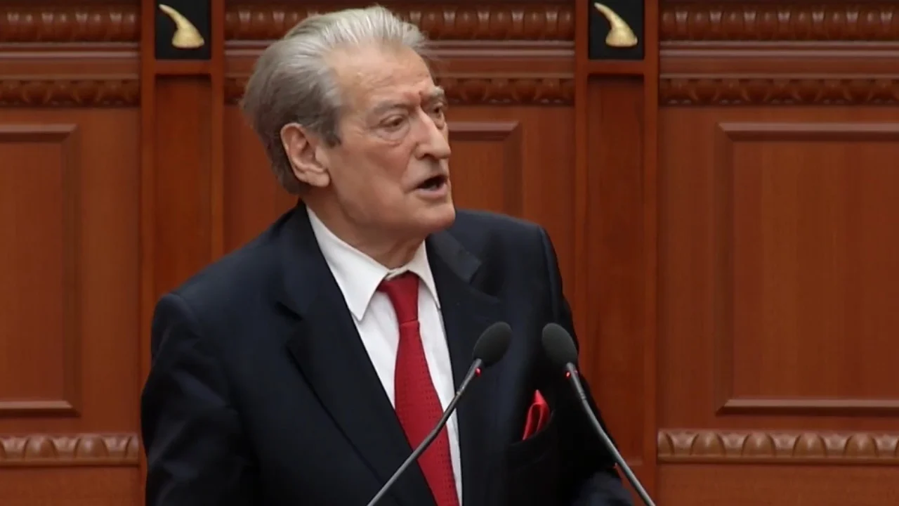 Berisha  Në kulmin e krizës së naftës fermerëve iu është hequr subvencionimi  po bëni politikë anti shqiptare