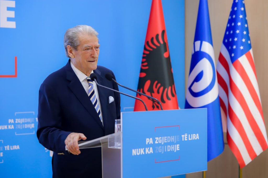 Berisha  Rama mashtrin me  Diellën   ministrja nuk ka as edhe një qelizë të vetme të urtësisë artificiale
