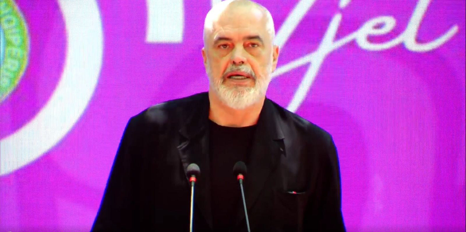  Flamuri i Skënderbeut dhe Ismali Qemalit në oborrin e BE së   Rama  PS ia ka ngritur kokën çdo shqiptari