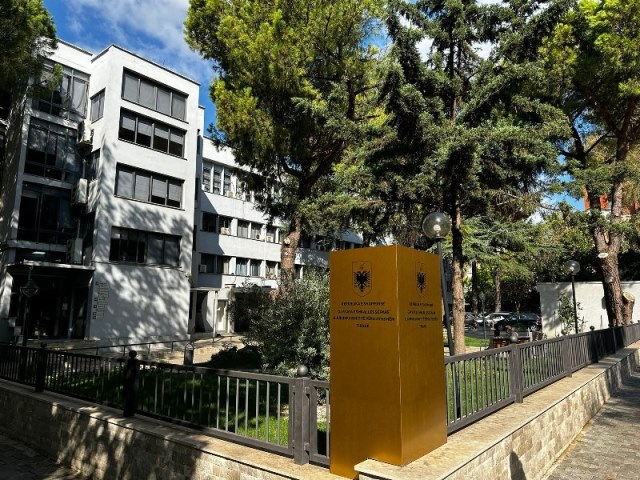 Prishja e pallatit në Kombinat  Gjykata shpall të pafajshëm zyrtarët e Bashkisë së Tiranës dhe IMT së