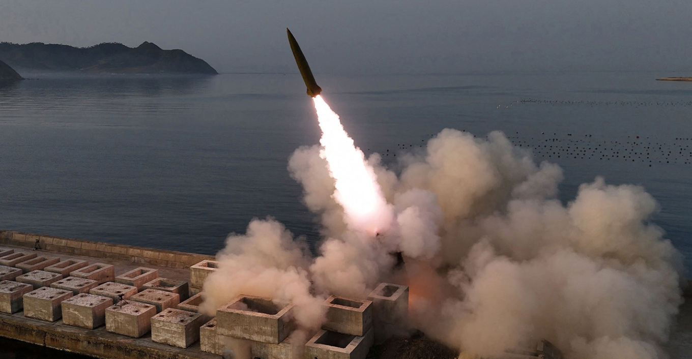 Koreja e Veriut ndryshon kushtetutën  Përgjigje automatike bërthamore nëse vritet Kim Jong Un
