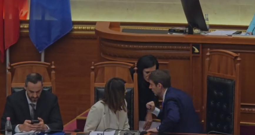 ministri-hoxha-i-ze-vendin-rames-asistentja-e-kuvendit-e-ngre-nga-karrigia